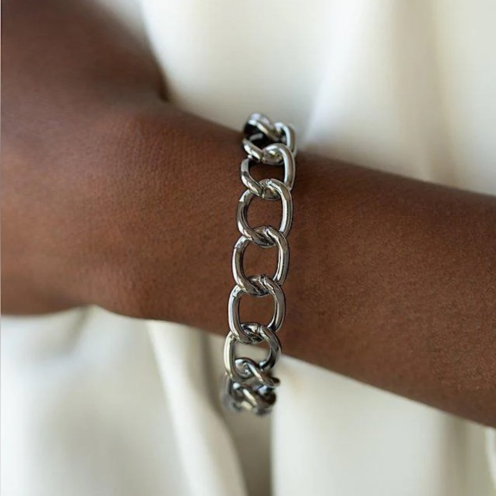 ❤️‍🔥5/$25❤️‍🔥 CHAINge of Scene Black Bracelet